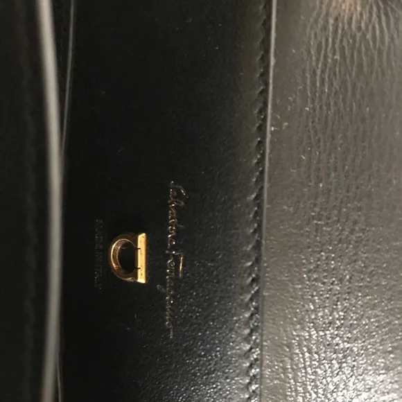 COPY - Looking for trade or best offer Salvatore Ferragamo Trifolio TH Top Hand… - Picture 5 of 15